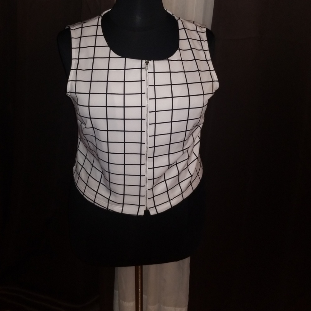 New with tags short sleeve zip up vest